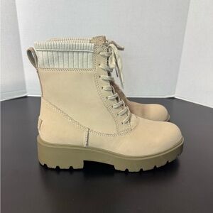 Women’s UGG Ballard lace up boot
